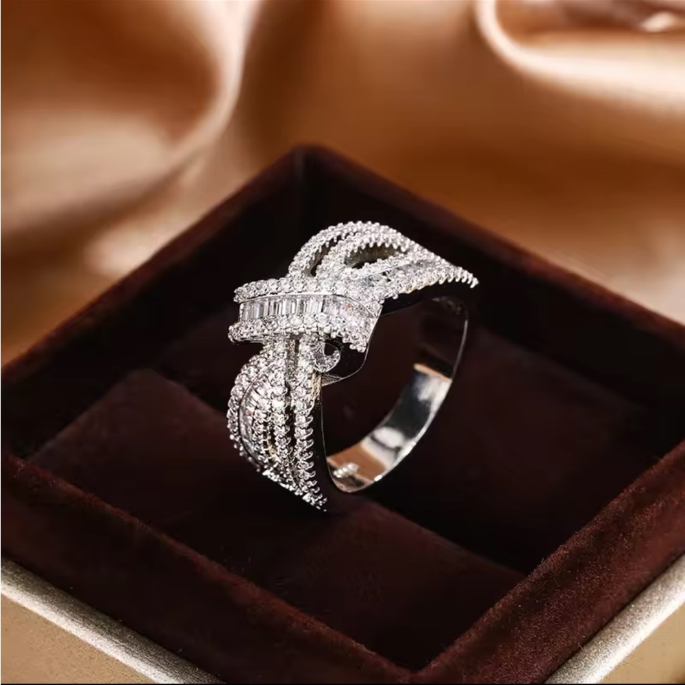 925 STERLING SILVER RING WITH DIAMONDS, BEAUTIFUL SUPER BRILLIANT RING ✨✨👸🏻